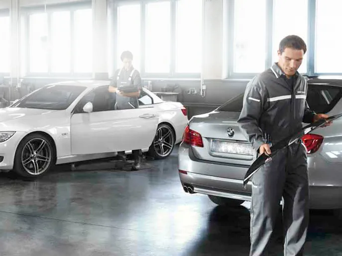 Mechanik u vozů BMW v servisu